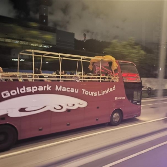 オープントップバス